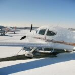 single_engine_light_aircraft_parked_in_snow